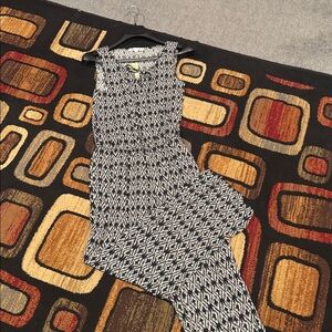 Max Studio Monochrome Patterned Garment